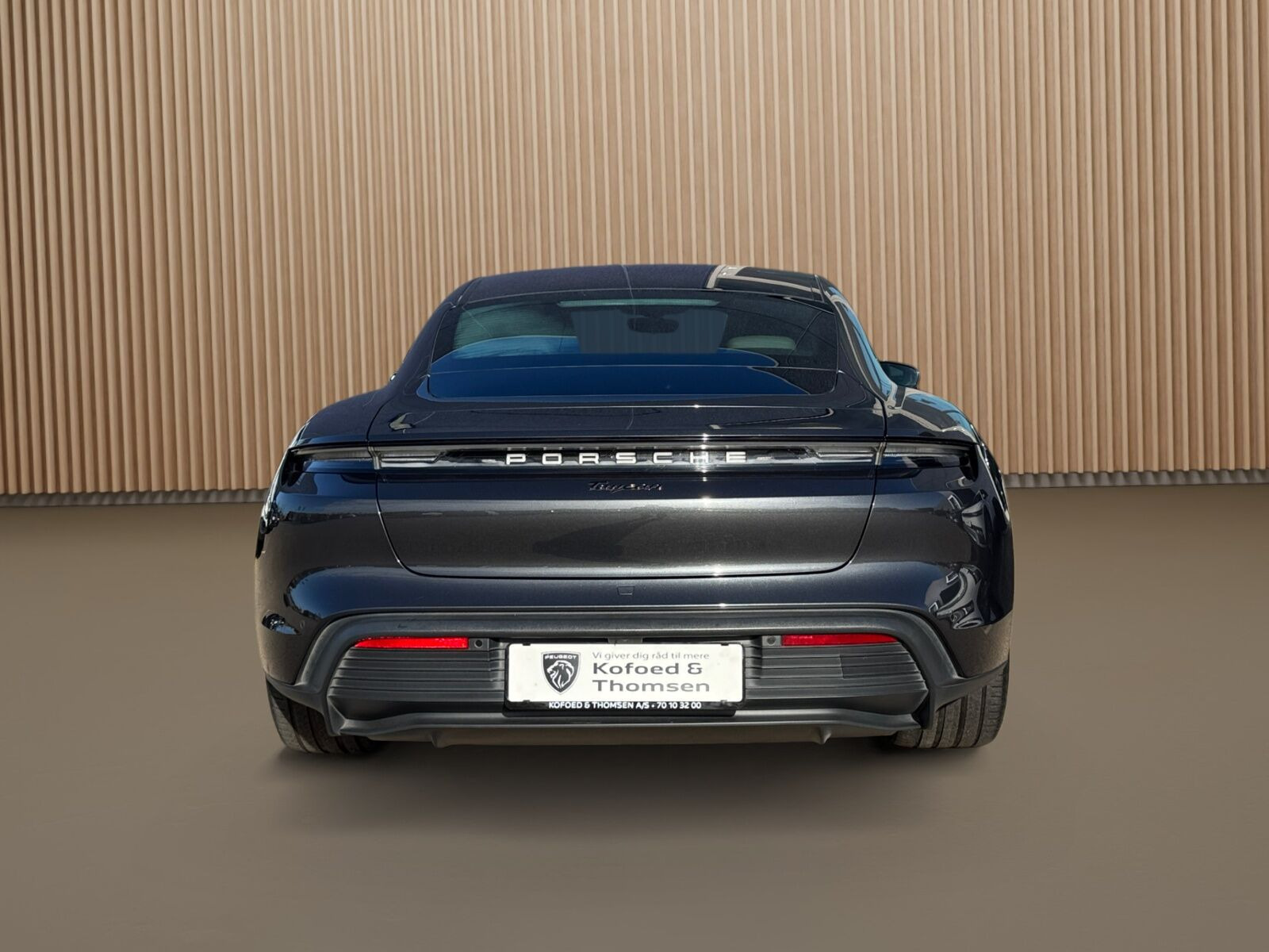 Grå Porsche Taycan fra 2021