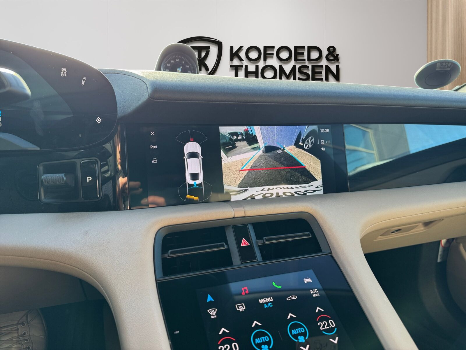 Grå Porsche Taycan fra 2021