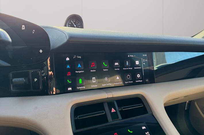 Grå Porsche Taycan fra 2021