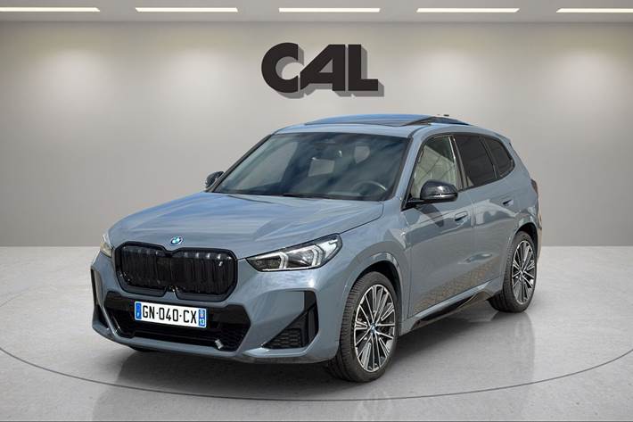 Grå BMW iX1 fra 2023