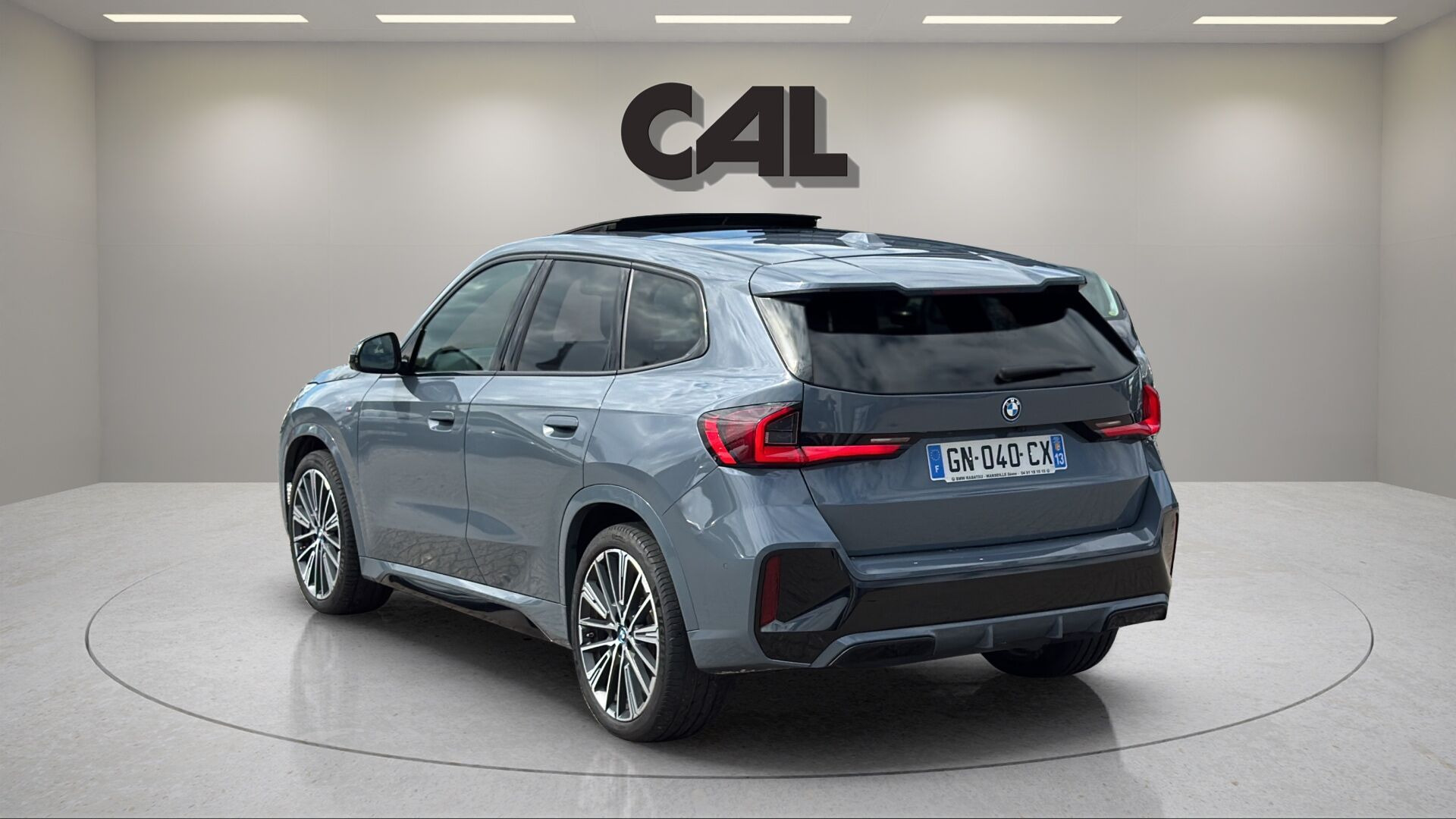 Grå BMW iX1 fra 2023