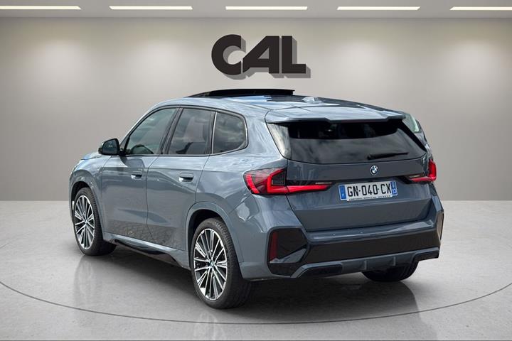Grå BMW iX1 fra 2023