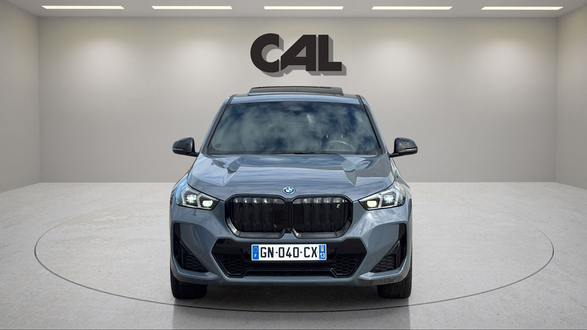 Grå BMW iX1 fra 2023
