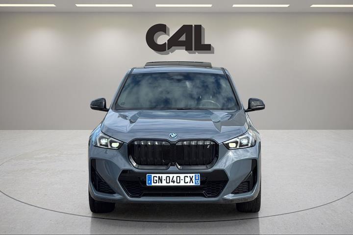 Grå BMW iX1 fra 2023