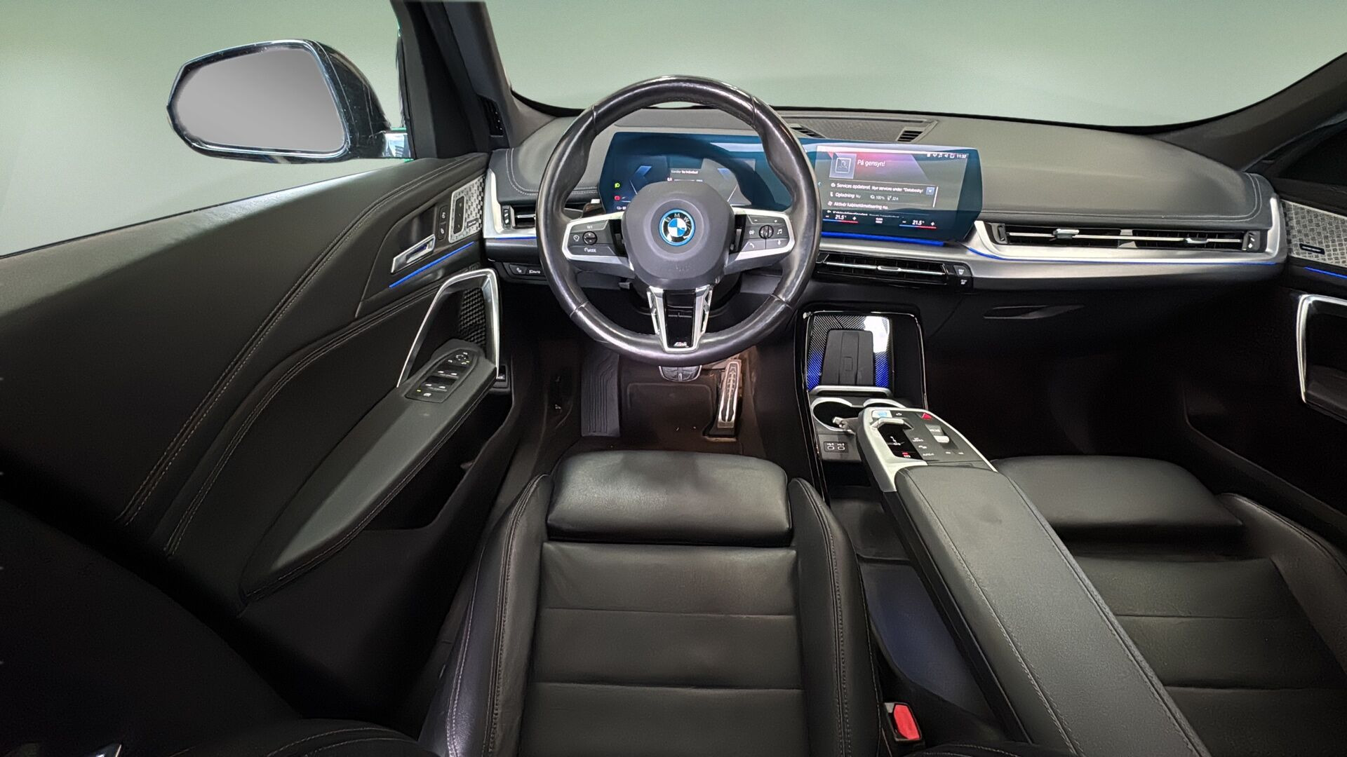 Grå BMW iX1 fra 2023