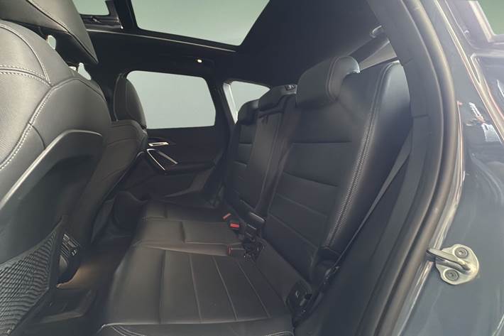 Grå BMW iX1 fra 2023