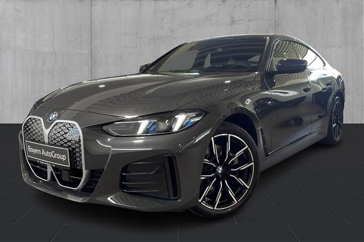 Grå BMW i4 fra 2026
