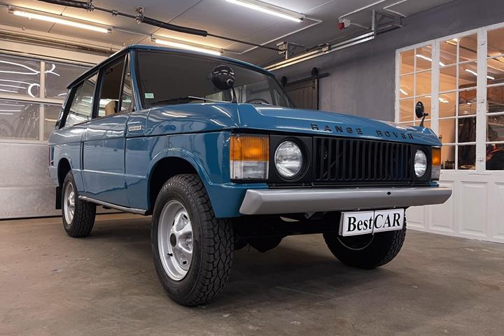 Blå Land Rover Range Rover fra 1972 set udefra