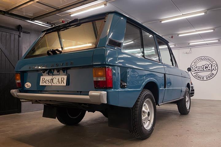 Blå Land Rover Range Rover fra 1972
