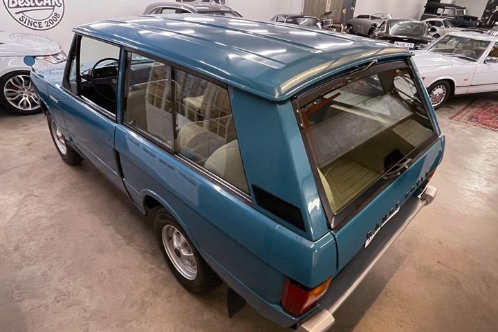 Blå Land Rover Range Rover fra 1972