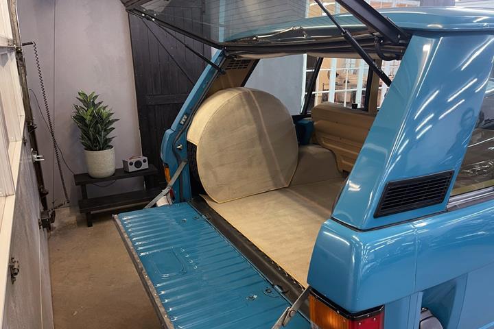 Blå Land Rover Range Rover fra 1972
