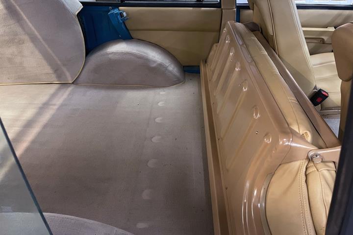 Blå Land Rover Range Rover fra 1972