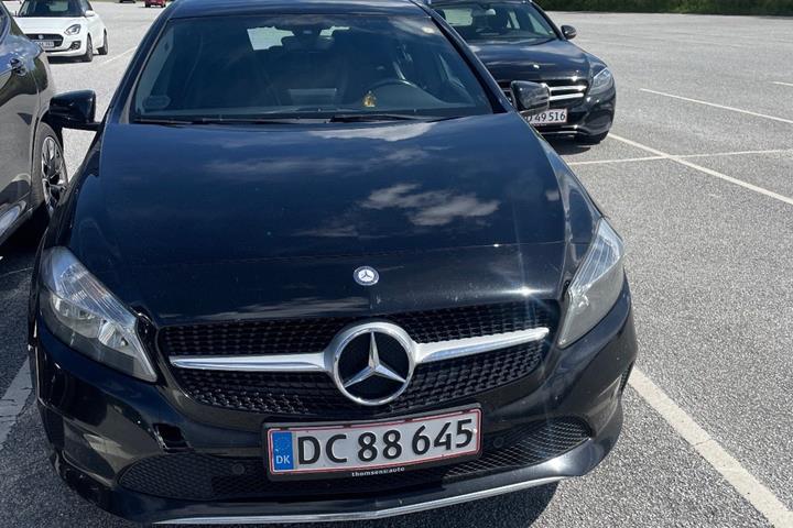 Sort Mercedes A180 d fra 2016