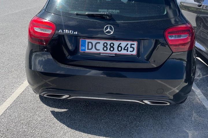 Sort Mercedes A180 d fra 2016