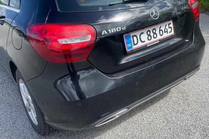 Sort Mercedes A180 d fra 2016