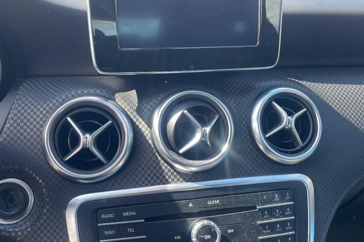 Sort Mercedes A180 d fra 2016
