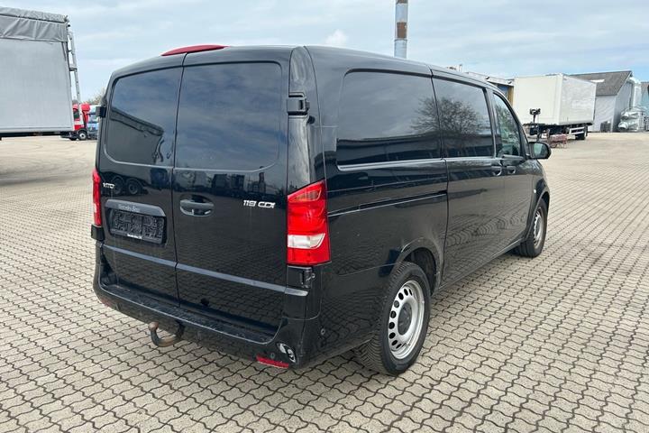 Sort Mercedes Vito 119 fra 2021