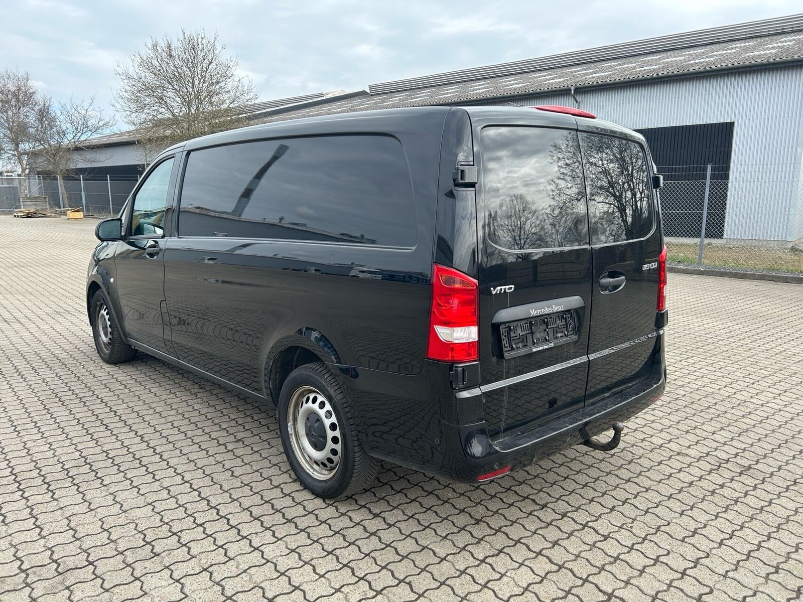 Sort Mercedes Vito 119 fra 2021