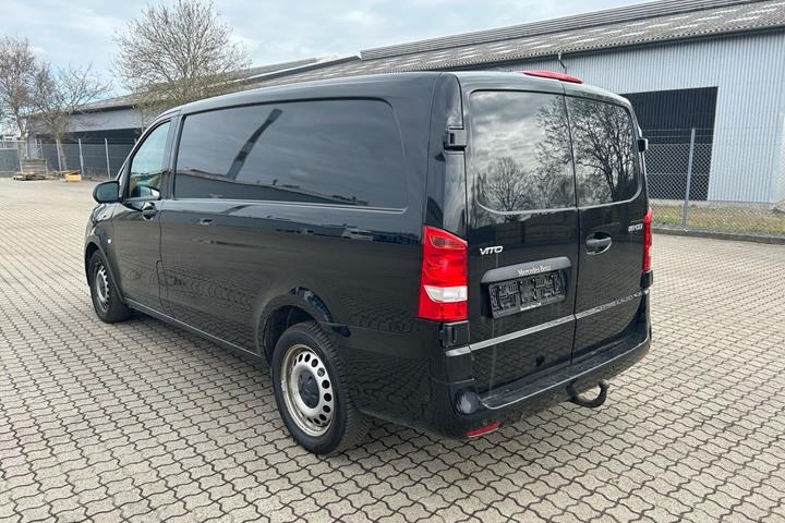 Sort Mercedes Vito 119 fra 2021