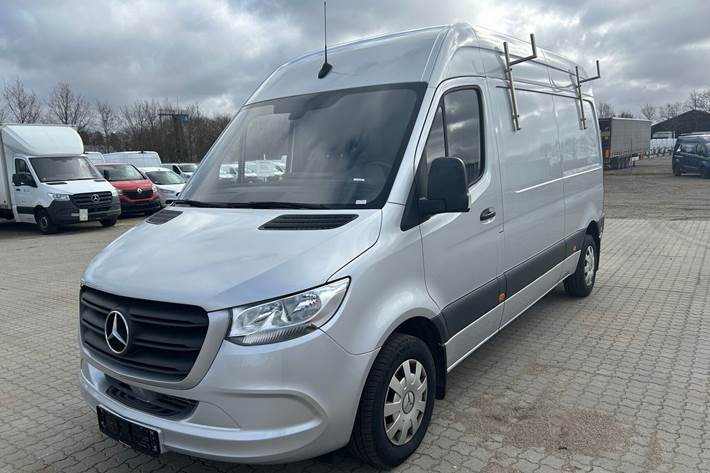 Sølv Mercedes Sprinter 214 fra 2021