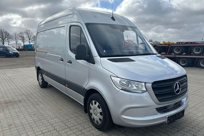 Sølv Mercedes Sprinter 214 fra 2021