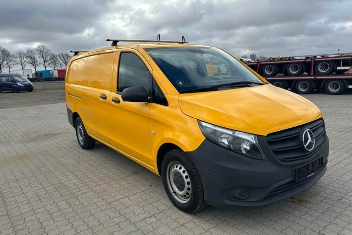 Gul Mercedes Vito 114 fra 2021