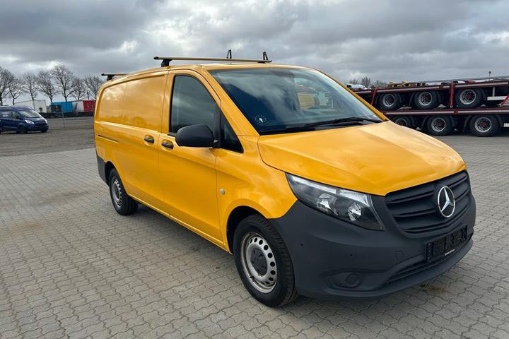 Gul Mercedes Vito 114 fra 2021