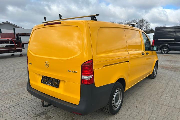 Gul Mercedes Vito 114 fra 2021