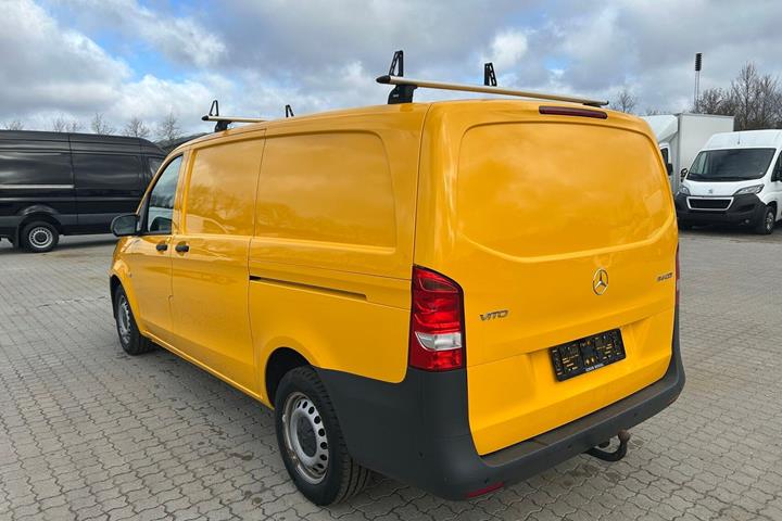 Gul Mercedes Vito 114 fra 2021