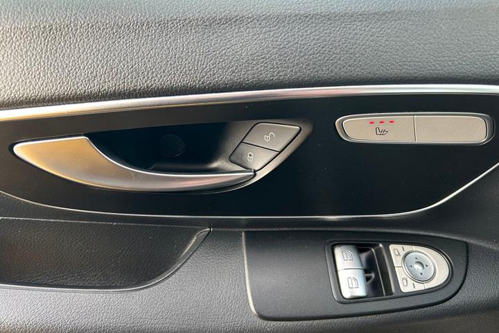 Gul Mercedes Vito 114 fra 2021