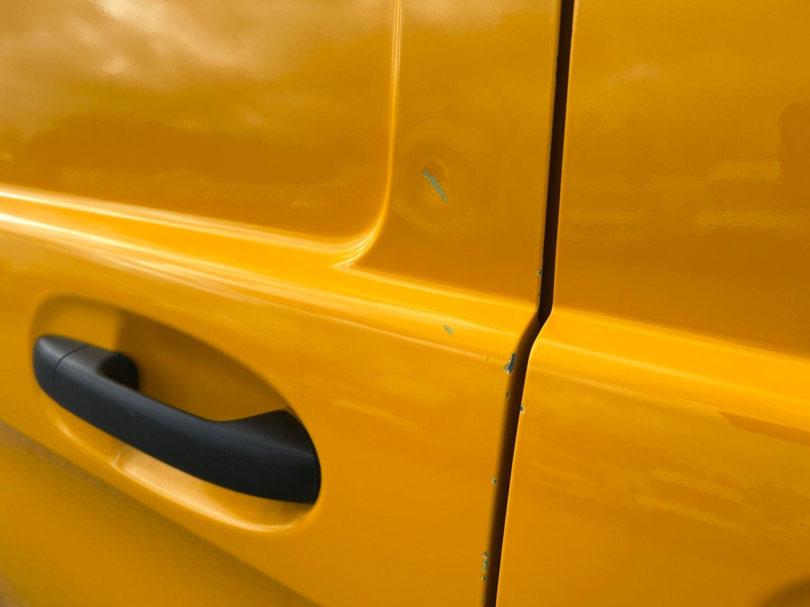 Gul Mercedes Vito 114 fra 2021