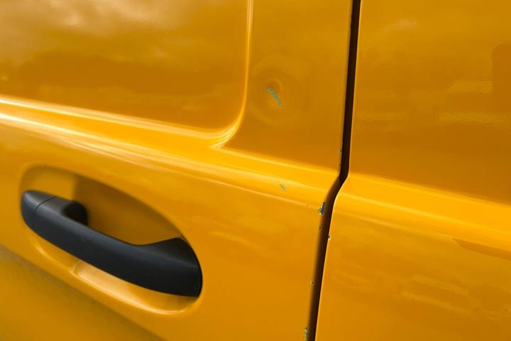 Gul Mercedes Vito 114 fra 2021