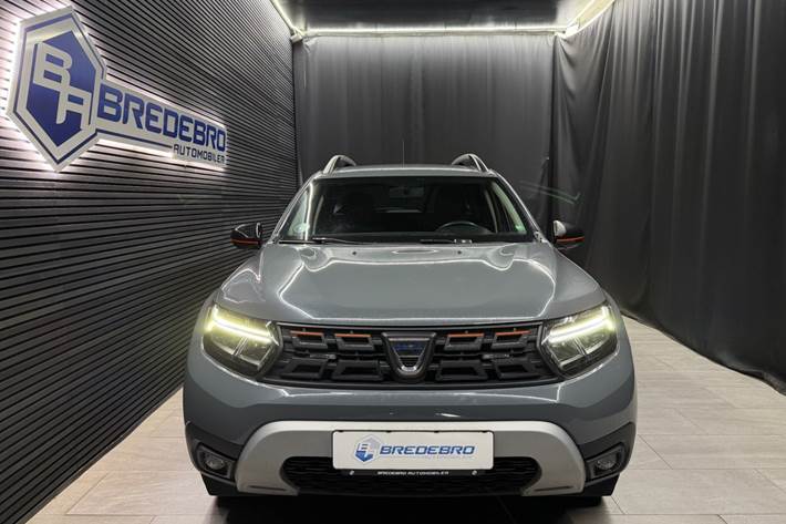 Grå Dacia Duster fra 2022