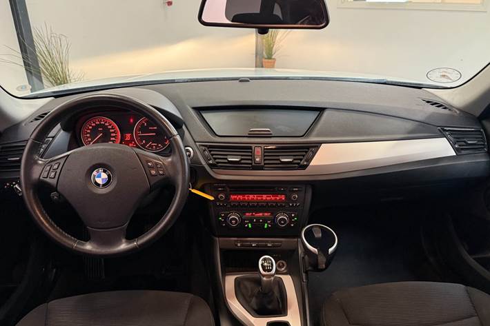 Hvid BMW X1 fra 2014