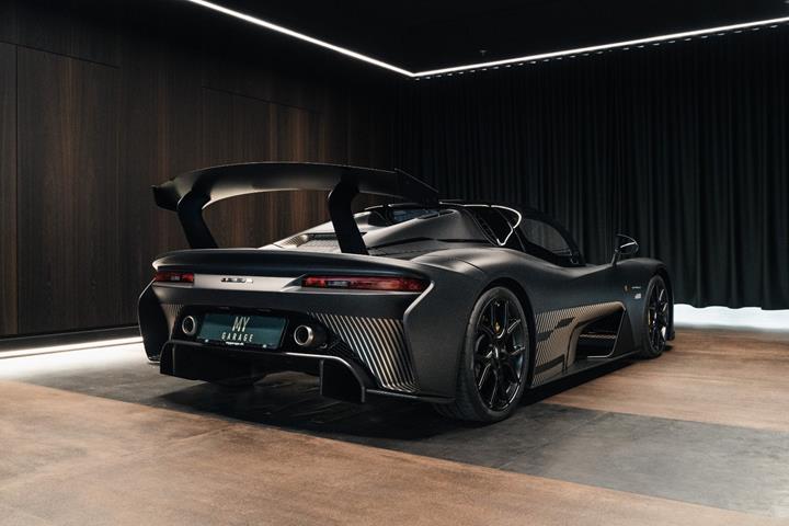 Sort Dallara Stradale fra 2022 set udefra