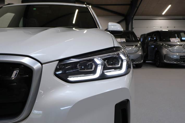 Hvid BMW iX3 fra 2021