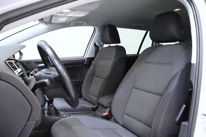 Hvid VW Golf VII fra 2018