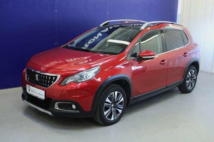Rød Peugeot 2008 fra 2018