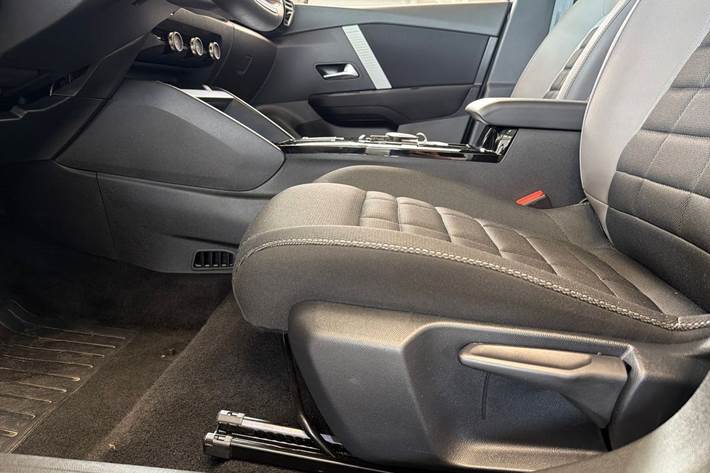 Grå Citroën ë-C4 X fra 2025