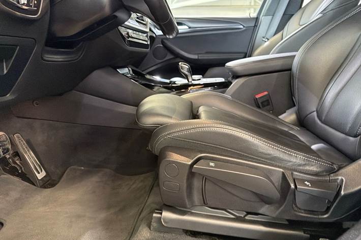 Hvid BMW X3 fra 2022