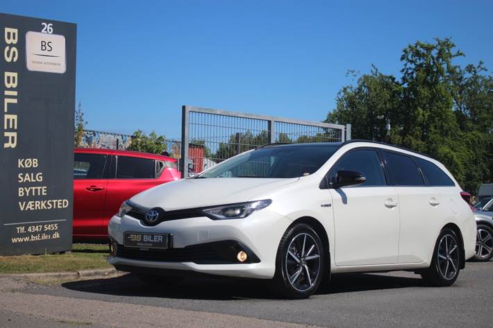 Hvid Toyota Auris fra 2018