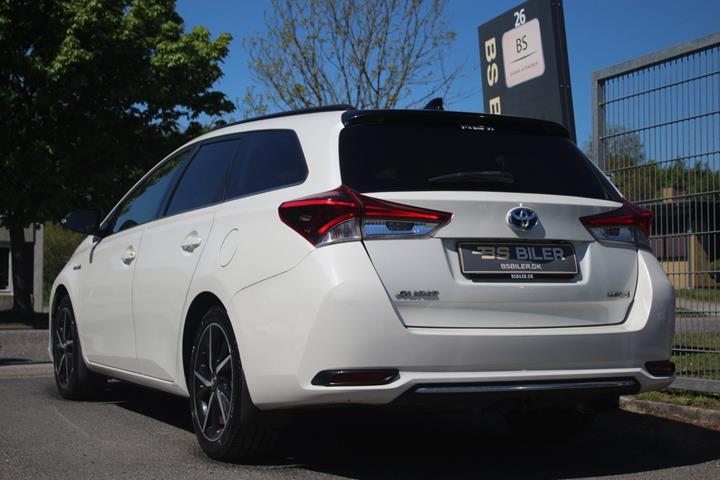 Hvid Toyota Auris fra 2018