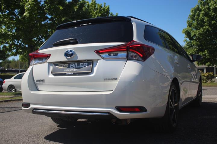 Hvid Toyota Auris fra 2018