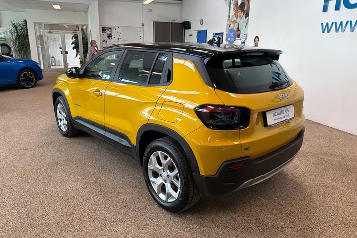Gul Jeep Avenger fra 2023