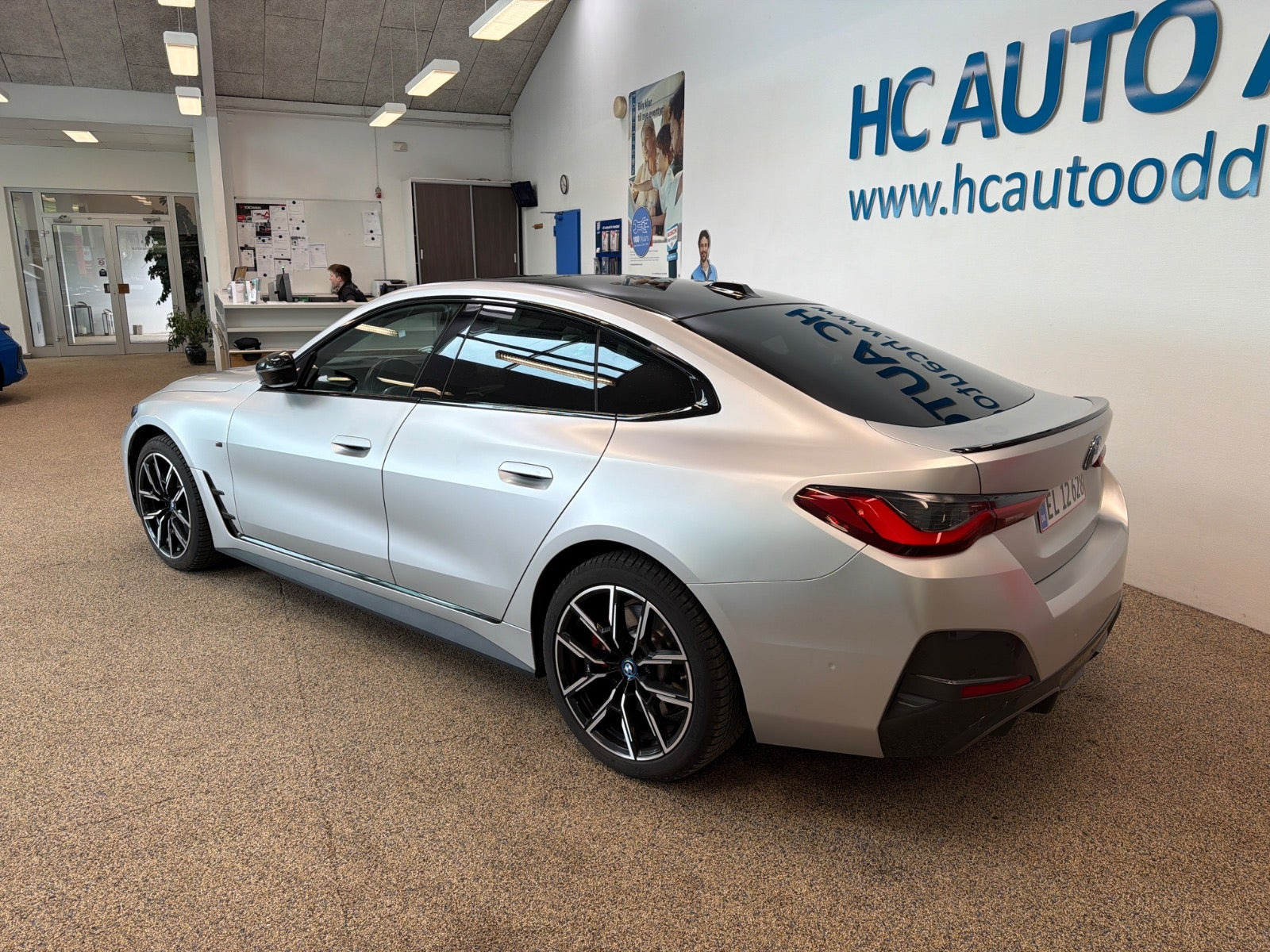Sølv BMW i4 fra 2023