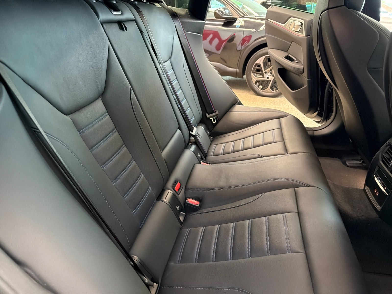 Sølv BMW i4 fra 2023