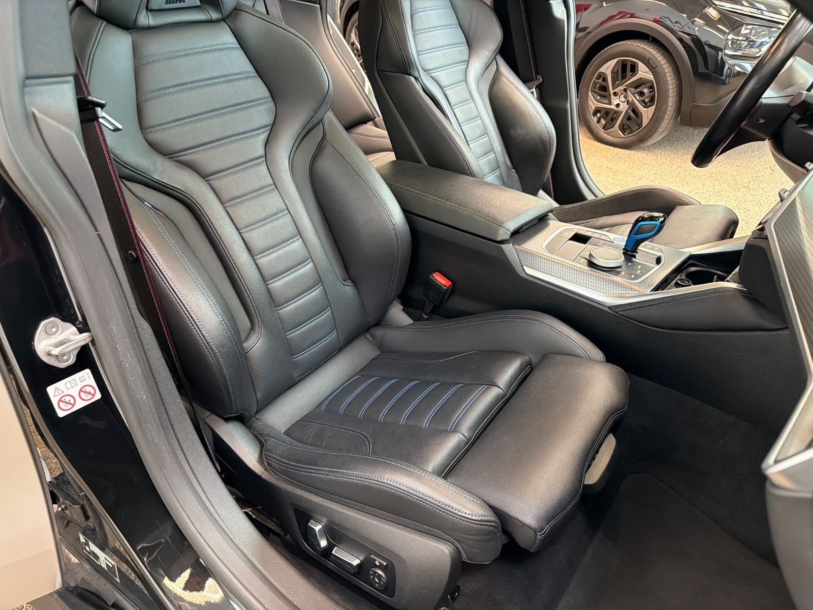 Sølv BMW i4 fra 2023