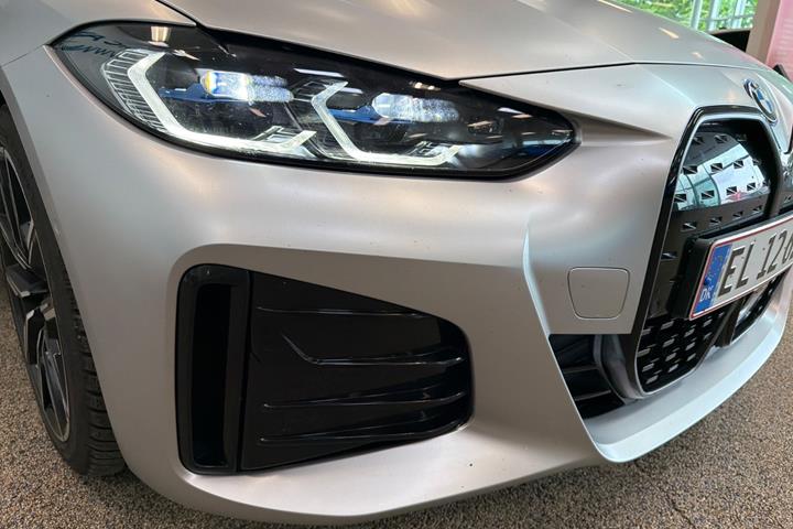 Sølv BMW i4 fra 2023