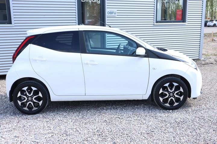 Hvid Toyota Aygo fra 2020