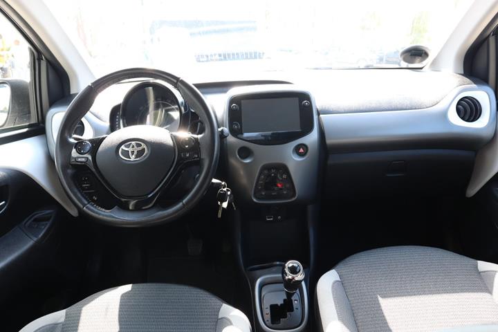 Hvid Toyota Aygo fra 2020